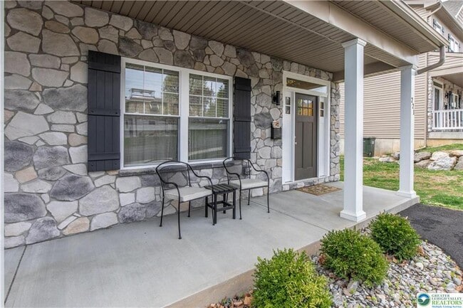 Building Photo - 221 Craig Ave