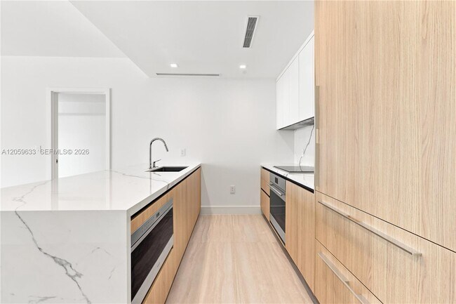 Foto del edificio - 2411 Laguna Cir