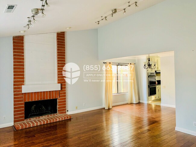 Foto del edificio - 5276 Rio Lobo Dr