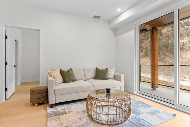 Building Photo - 9652 Benchland Dr