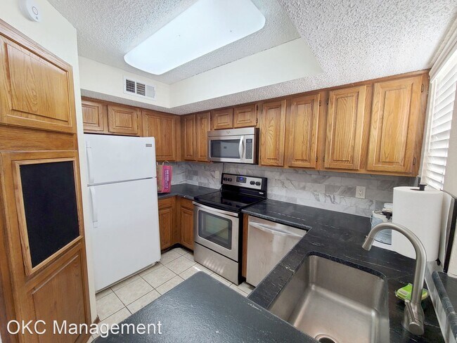 Foto del edificio - 2 br, 2 bath House - 11500 N May Avenue Un...