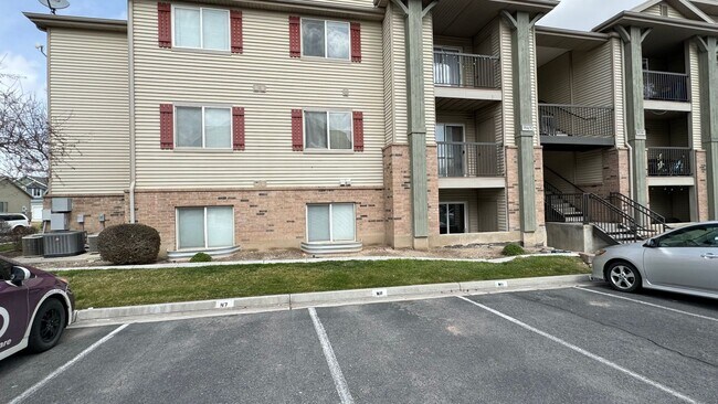 Building Photo - 3 bedroom 2 bath!! Available Now!!