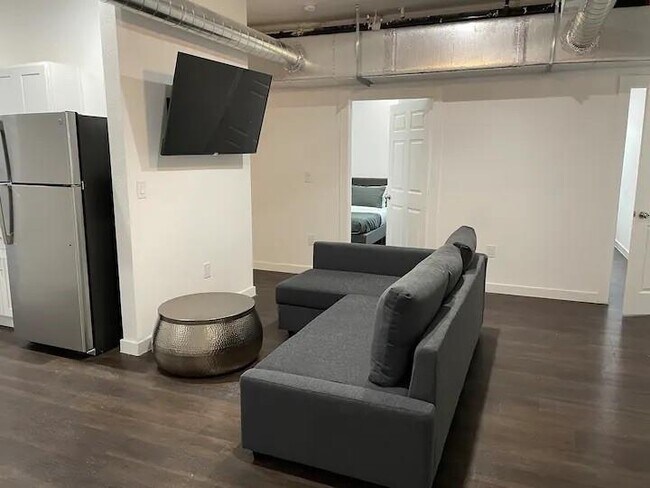 Foto del edificio - 1010 W 26th St