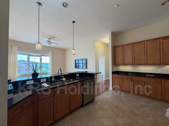Foto del edificio - 670 Town Center Dr