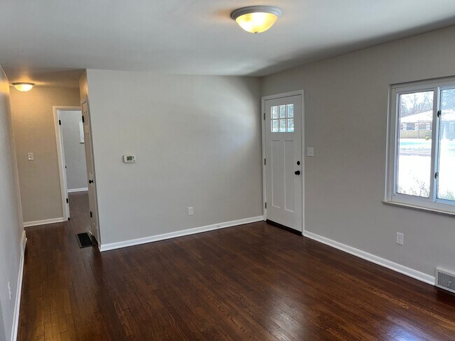 Foto del edificio - **BEAUTIFULLY REMODELED 3-BEDROOM/1.5 BATH HOUSE IN NORTH COLUMBUS!!**