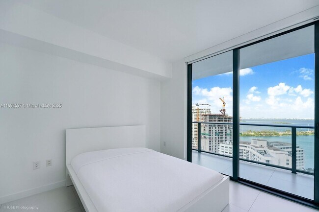 Foto del edificio - 501 NE 31st St