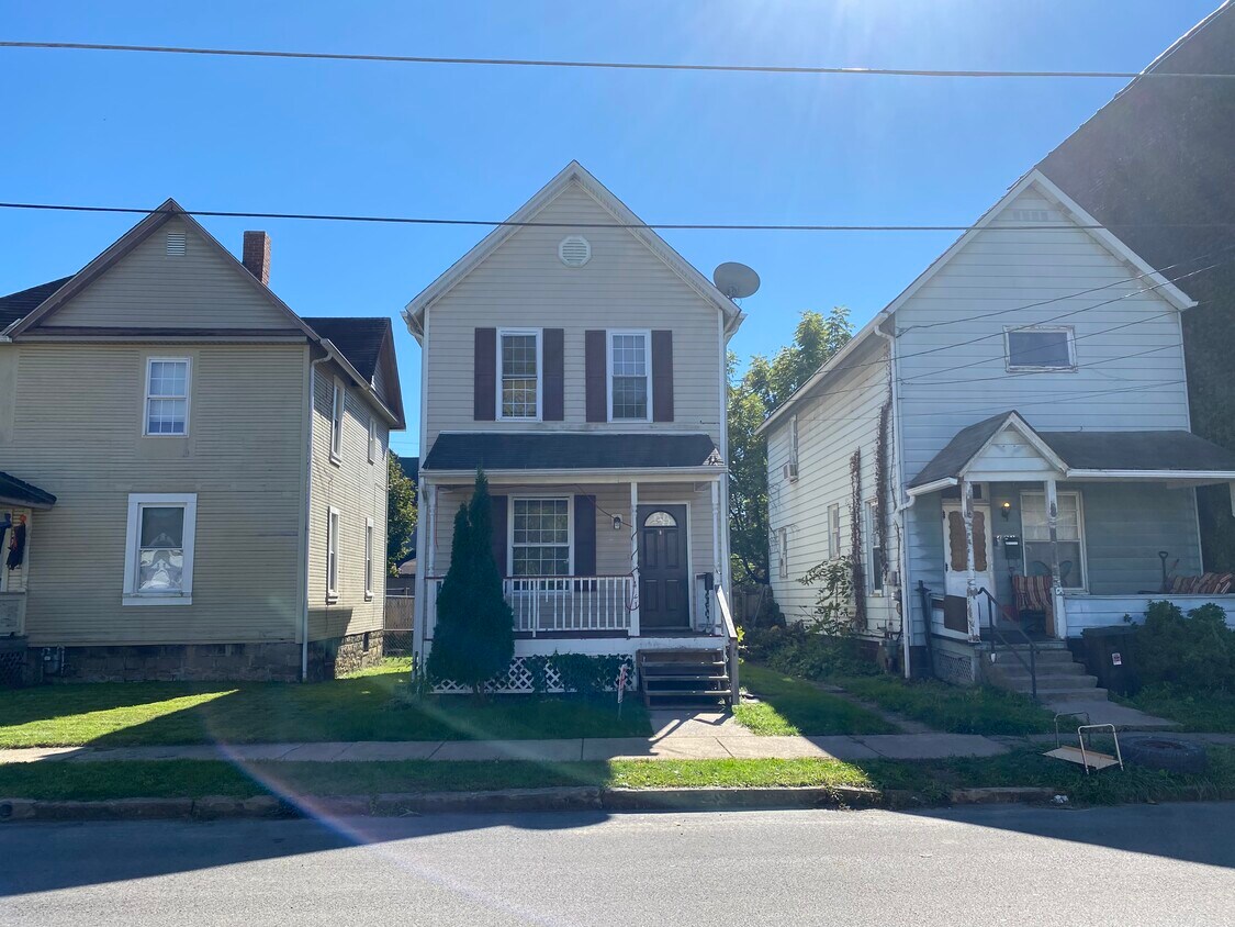 421 W North St Unit 1, Butler, PA 16001 Apartments in Butler, PA