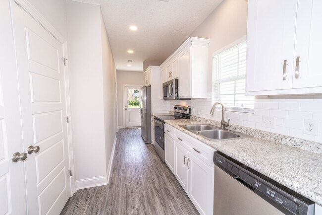 Foto del edificio - 155 Promenade Pl