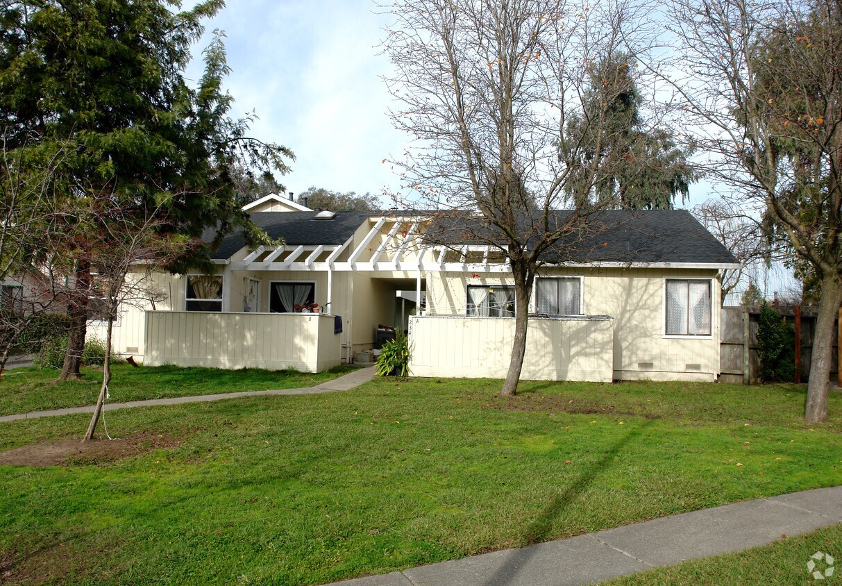 Building Photo - 2341 Kenton Ct