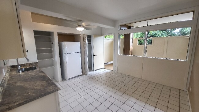 Building Photo - 77-116-116 La'aloa Ave