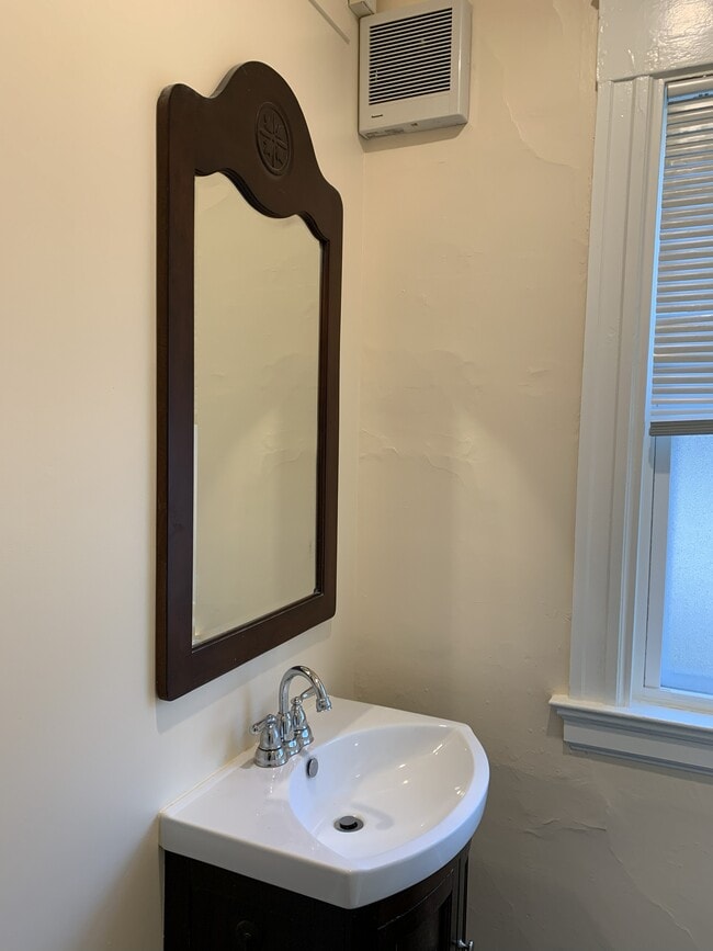 Building Photo - 64 Santa Clara Ave