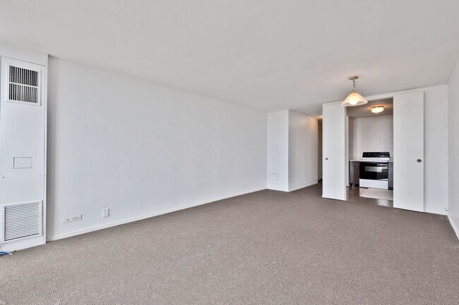Building Photo - 1660 N La Salle Dr