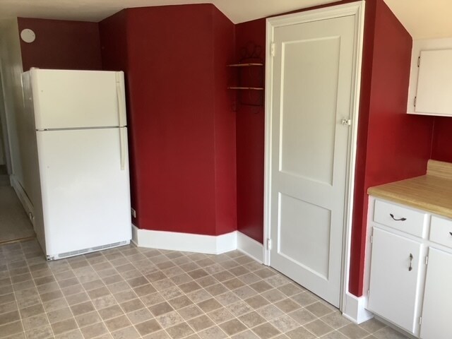 Kitchen & pantry - 30 W Mount Kirk Ave