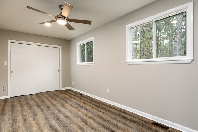 Building Photo - 1635 Longleaf Dr E