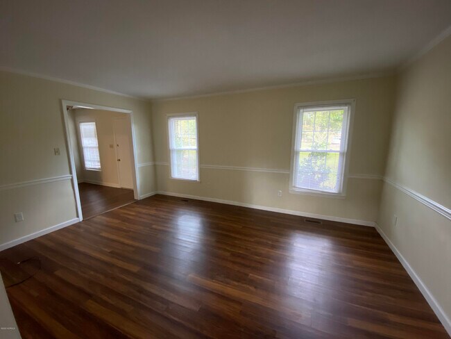 Building Photo - 502 Plantation Dr