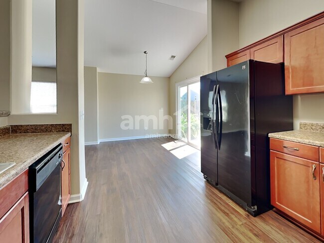 Building Photo - 117 Lakepointe Dr