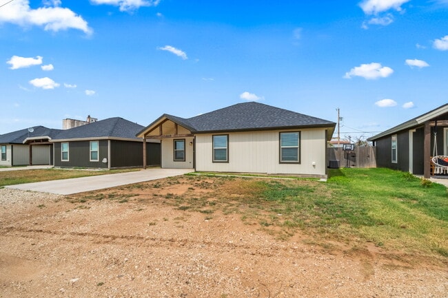 Building Photo - Modern 3/2 in Abernathy, TX