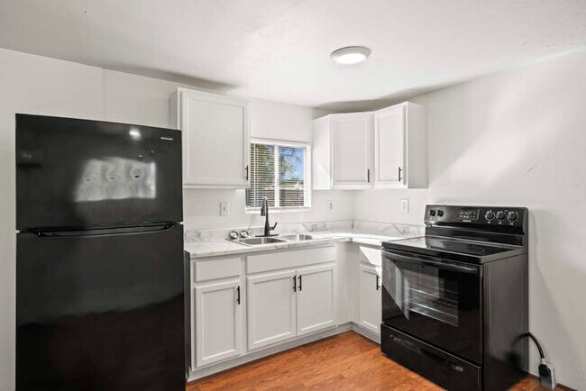 Foto del edificio - 3120 N Romero Rd