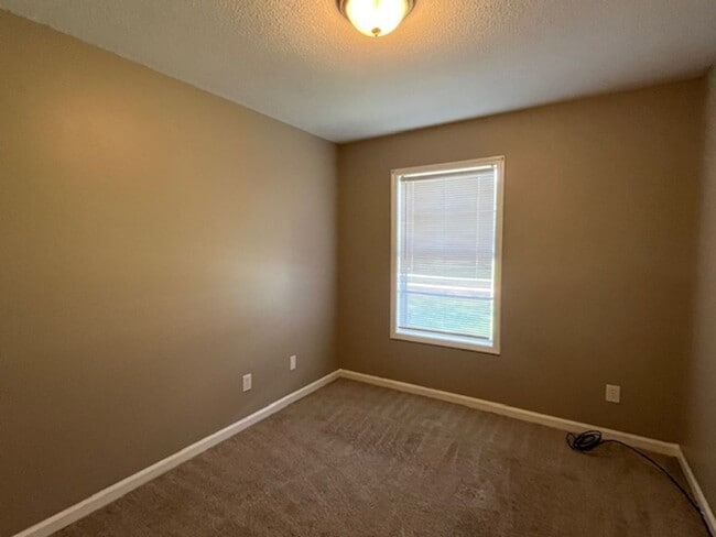 Building Photo - Renovated 3 Bedroom 1 Bath Home for Rent!