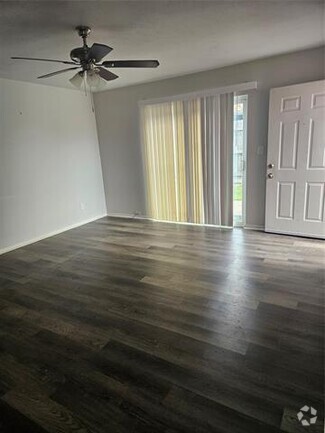 Building Photo - 534 Canary Ln