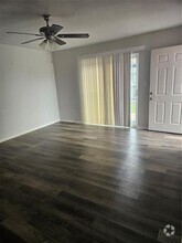 Building Photo - 534 Canary Ln
