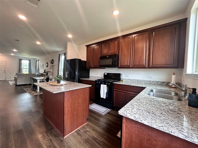 Building Photo - 118 Ashwood Glade Dr