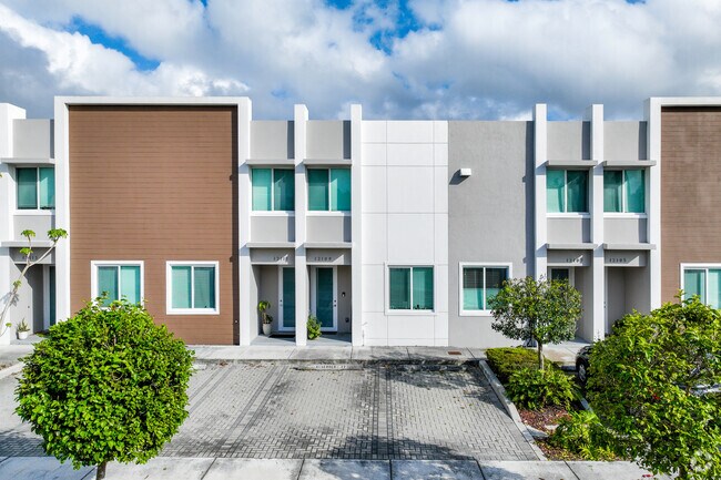 Frente de los apartamentos - East of 5th Townhomes