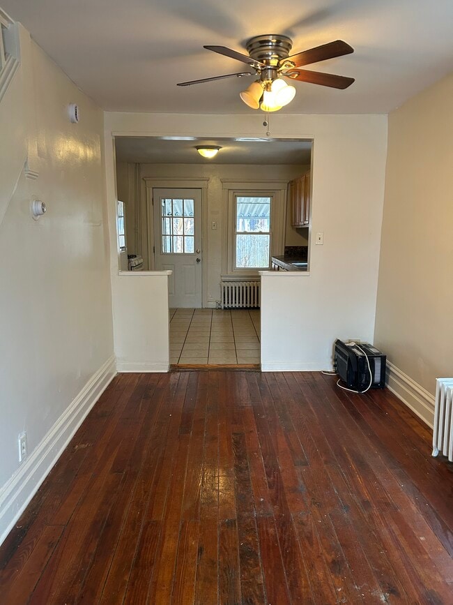 Eating area entrance to kitchen - 808 E Morton St