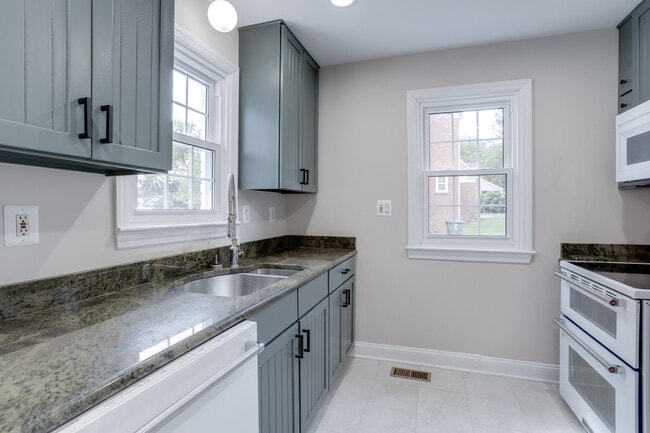 Foto del edificio - 3404 8th St S