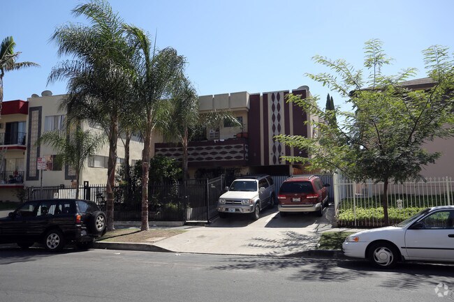 Foto del edificio - 4942 Rosewood Ave