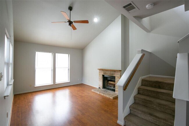 Building Photo - 1605 Waterloo Tr