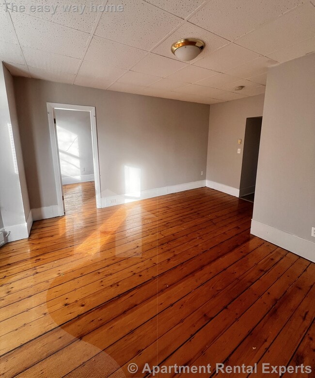 Building Photo - 9 School St