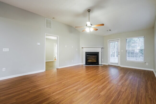 Building Photo - 533 Arrowhead Dr