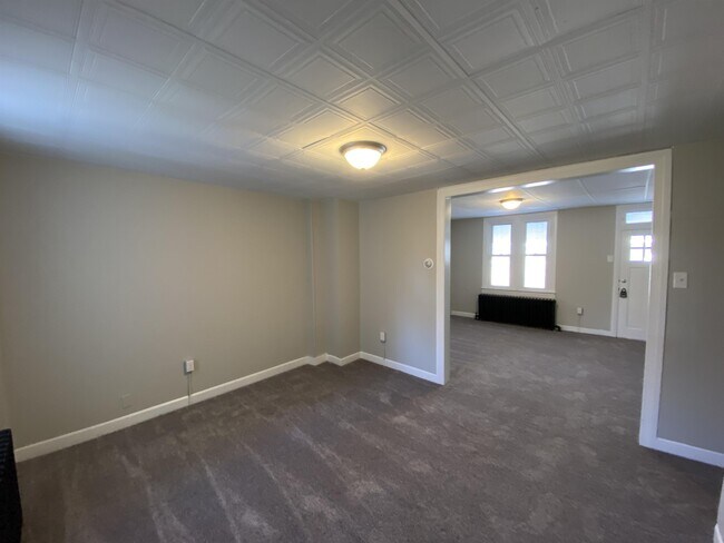 Building Photo - 704 E Prospect St