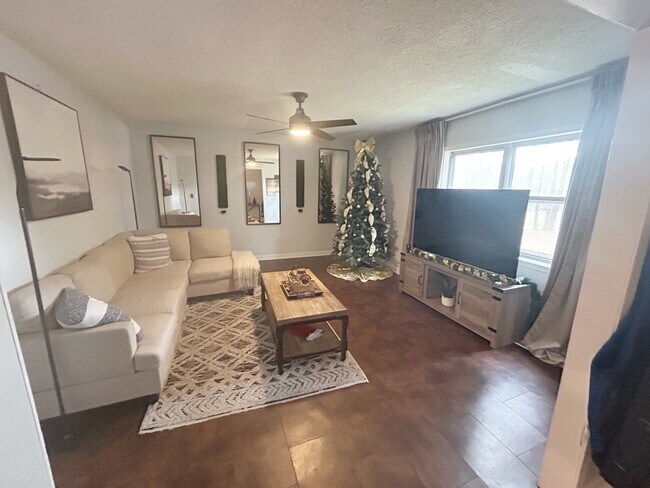 Building Photo - 226 C R 217