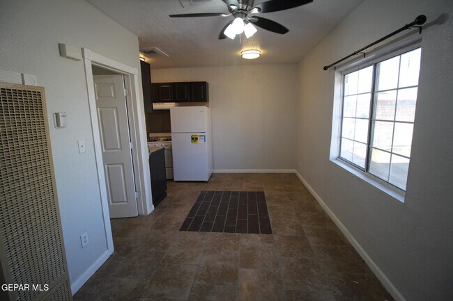 Foto del edificio - 8903 Old County Dr