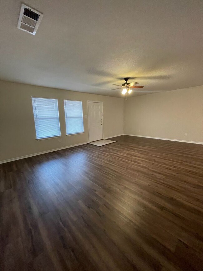 Foto del edificio - Beautiful home close to down town Granbury and Schools