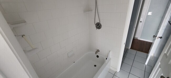 Foto del edificio - 671 Lake June Rd