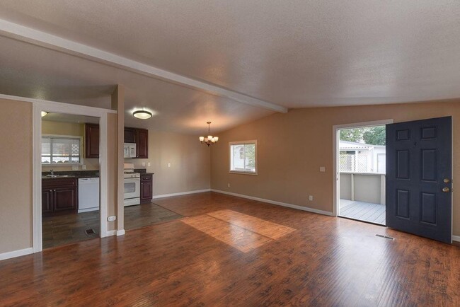 Building Photo - Three Bedroom Ione Home