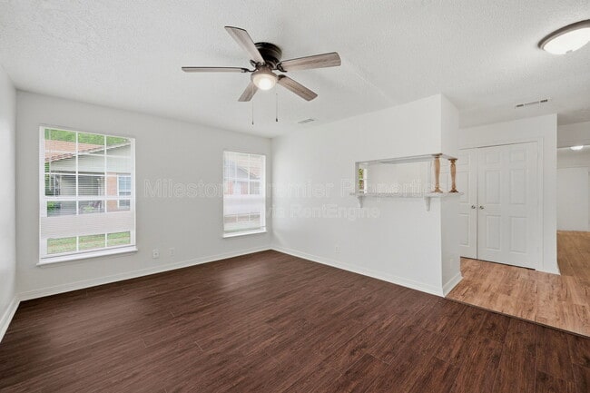 Building Photo - 1703 W Elm St
