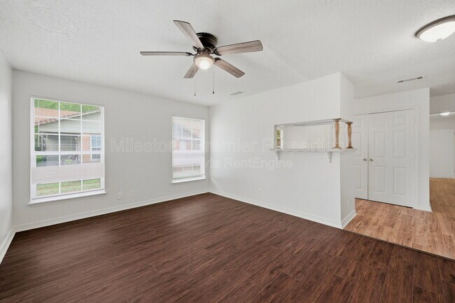 Foto del edificio - 1703 W Elm St