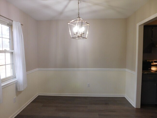 Foto del edificio - 842 Halifax Cir