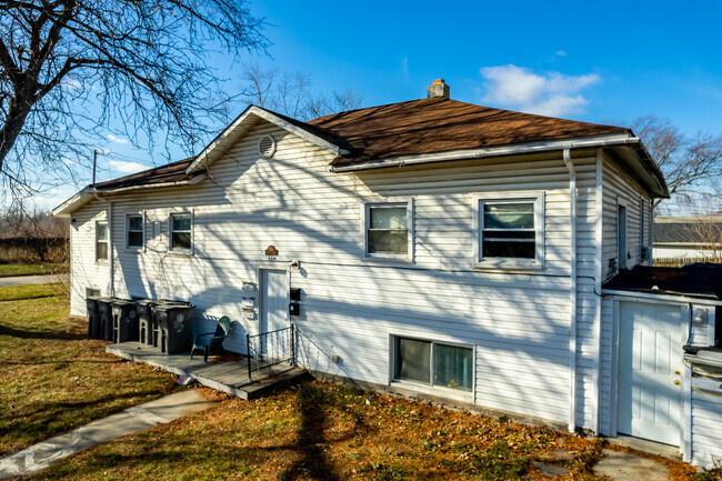 Six-Unit Apartment - Ecorse Apartments