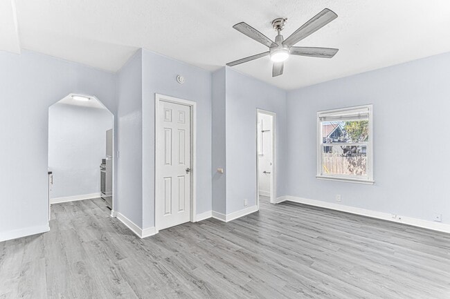 Foto del edificio - 1711 E Appleton St