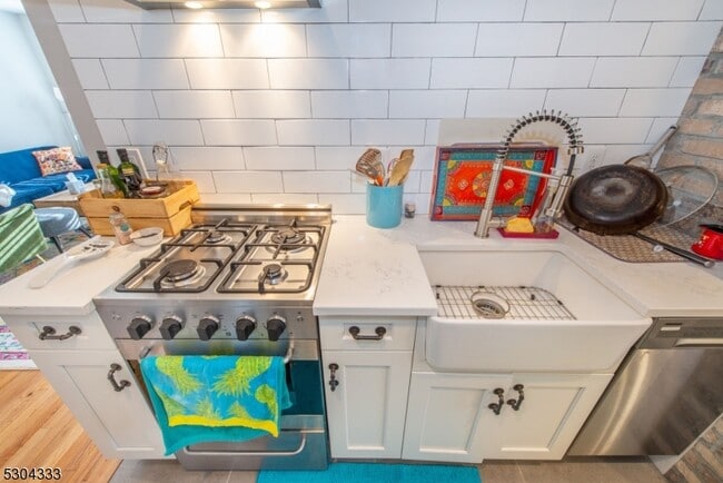 Building Photo - 376 Claremont Ave