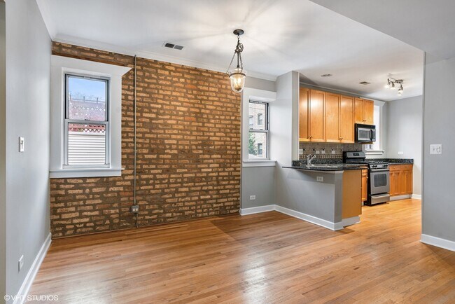 Building Photo - 4514 N Ashland Ave