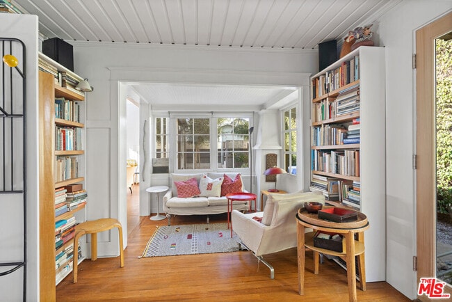 Building Photo - 648 Palms Blvd