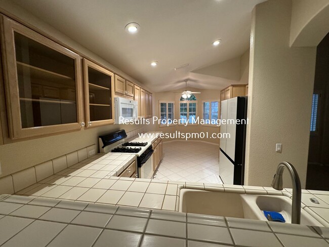 Foto del edificio - Charming 2 Bed 2 Bath Sun City Roseville 55+