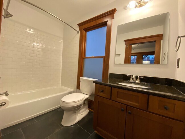 Foto del edificio - Short North / Victorian Village Single Family House!