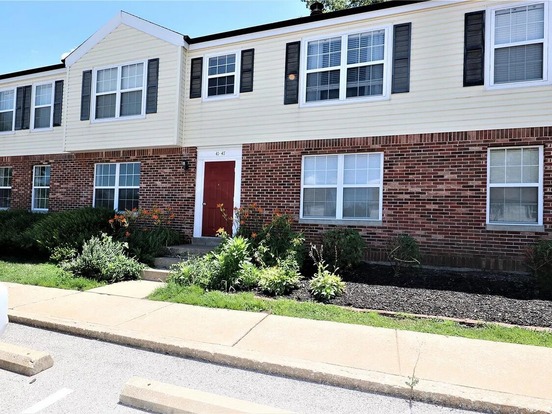41 Woodlake Ct Unit 1, Lake Saint Louis, MO 63367 Condo for Rent in